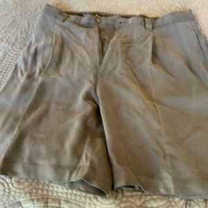 Tommy Bahama gray size 33 shorts